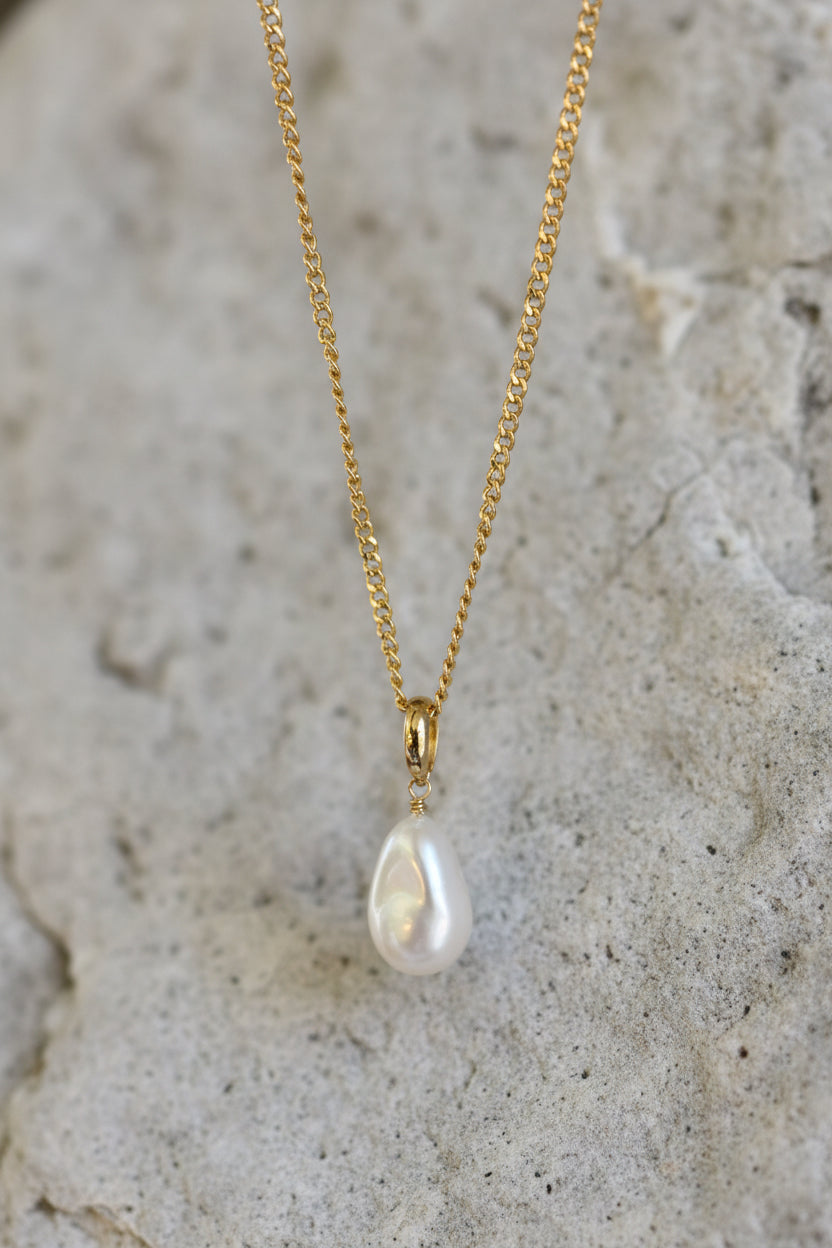 14K Gold filled  necklace w/  pearl pendant